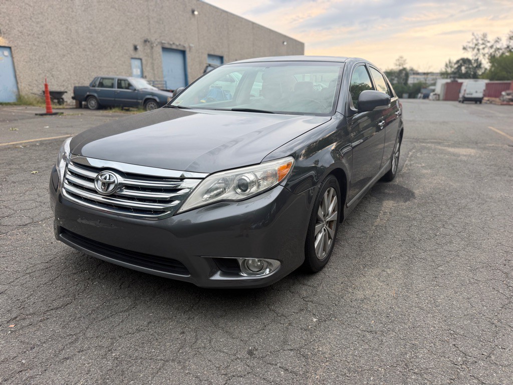 2011 Toyota Avalon Image 1