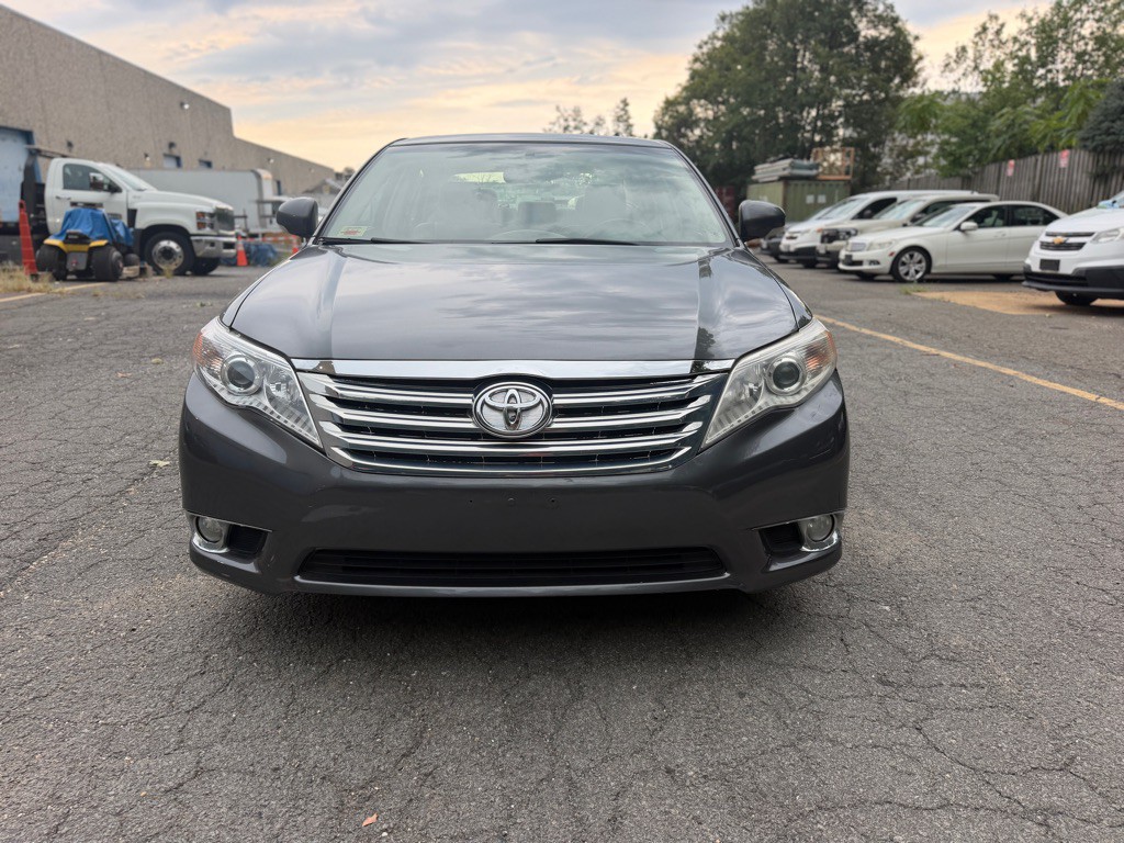 2011 Toyota Avalon Image 2