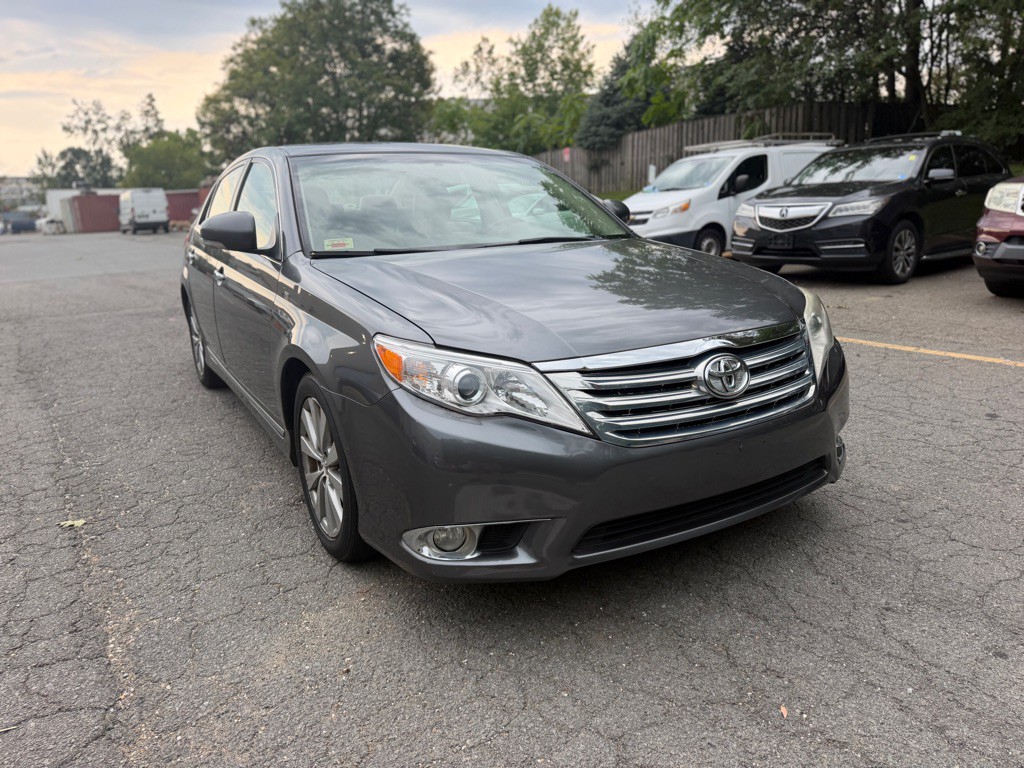 2011 Toyota Avalon Image 3