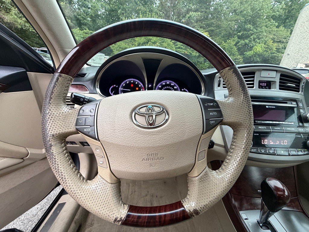 2011 Toyota Avalon Image 9
