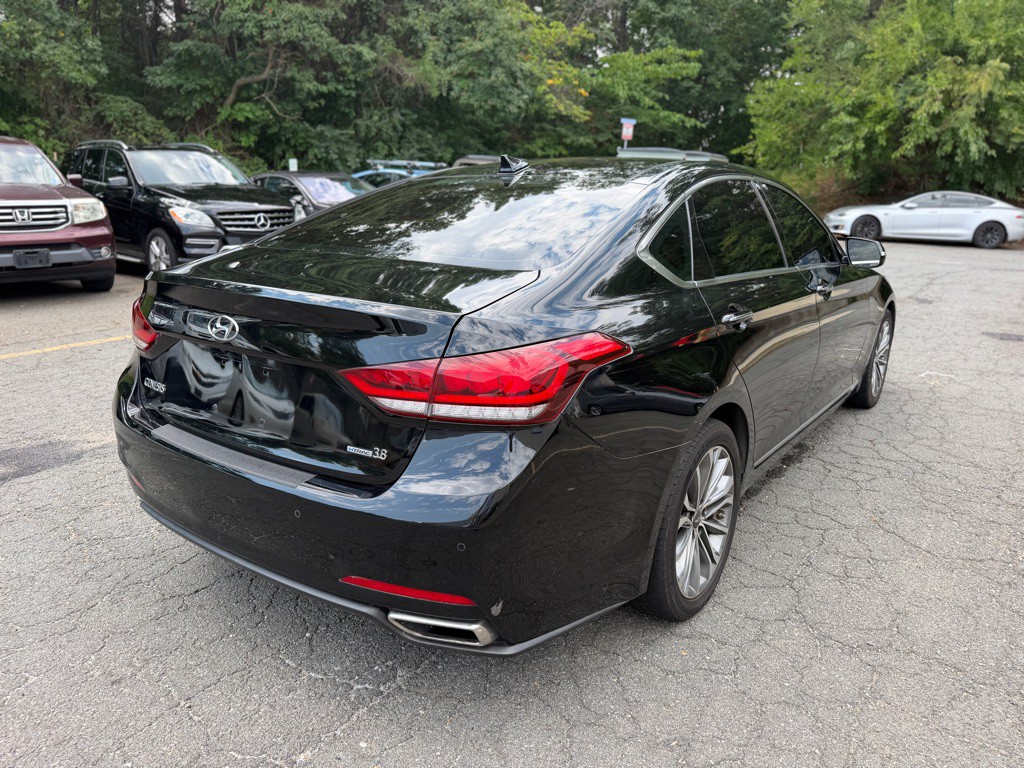 2015 Hyundai Genesis Image 5
