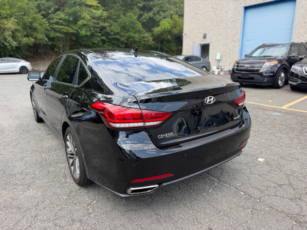 2015 Hyundai Genesis Image 6