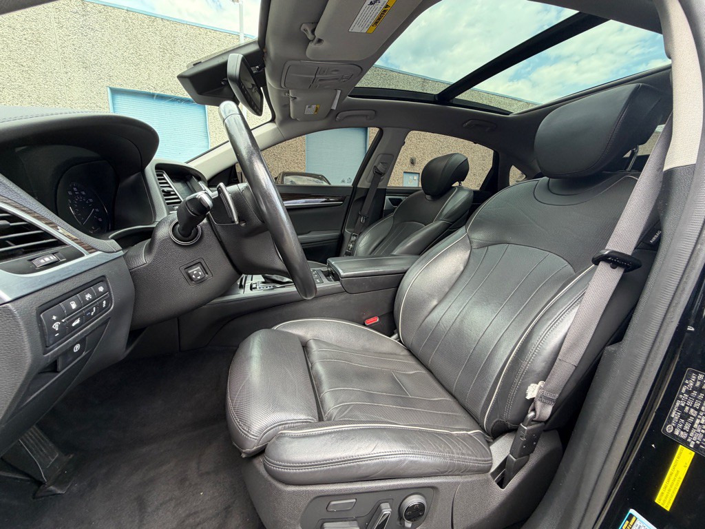 2015 Hyundai Genesis Image 9