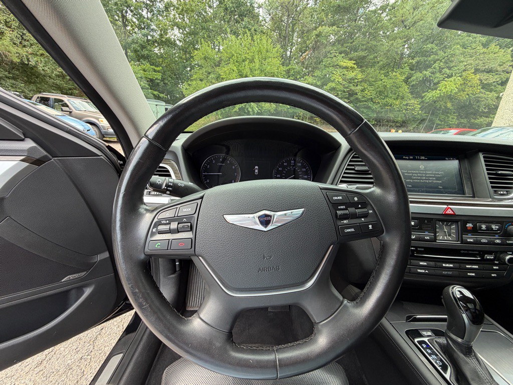 2015 Hyundai Genesis Image 10