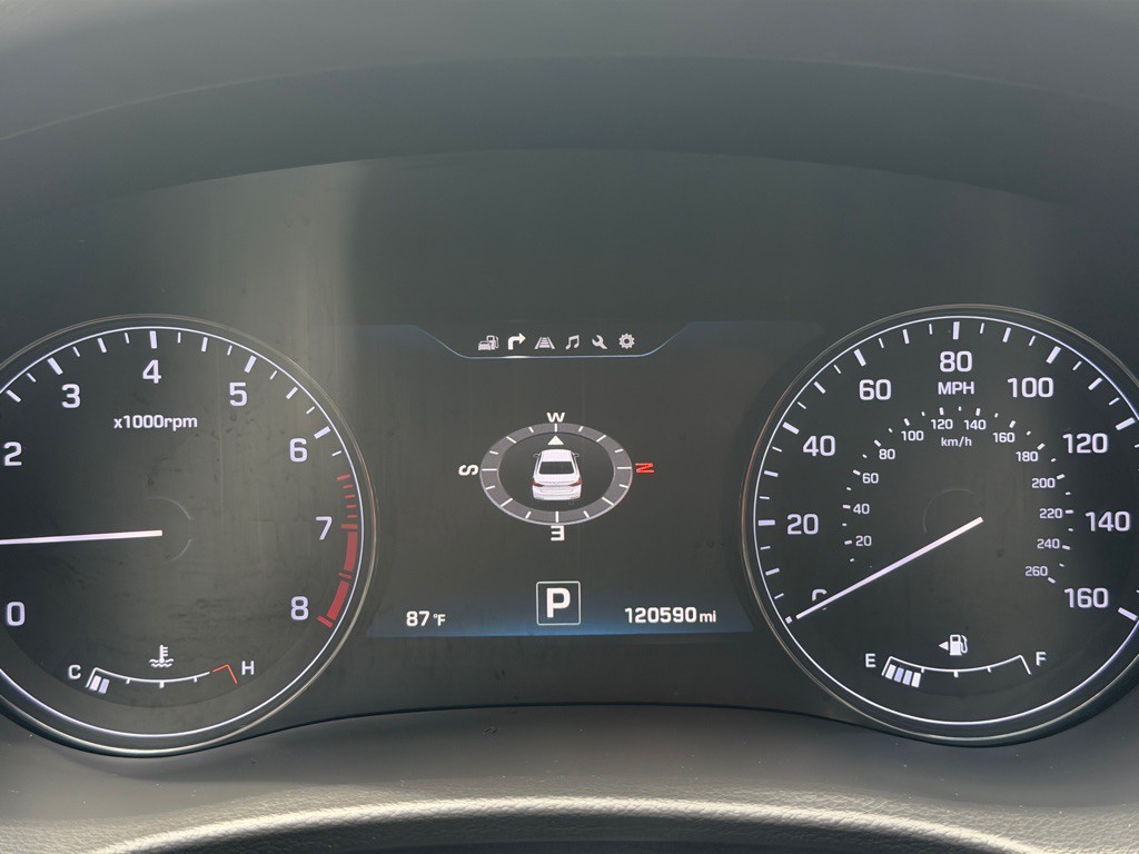 2015 Hyundai Genesis Image 12