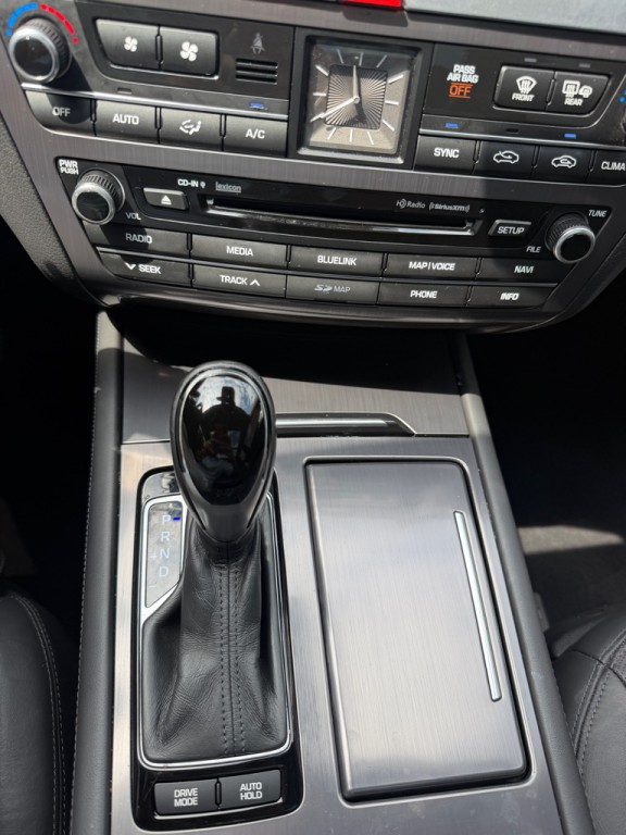 2015 Hyundai Genesis Image 15