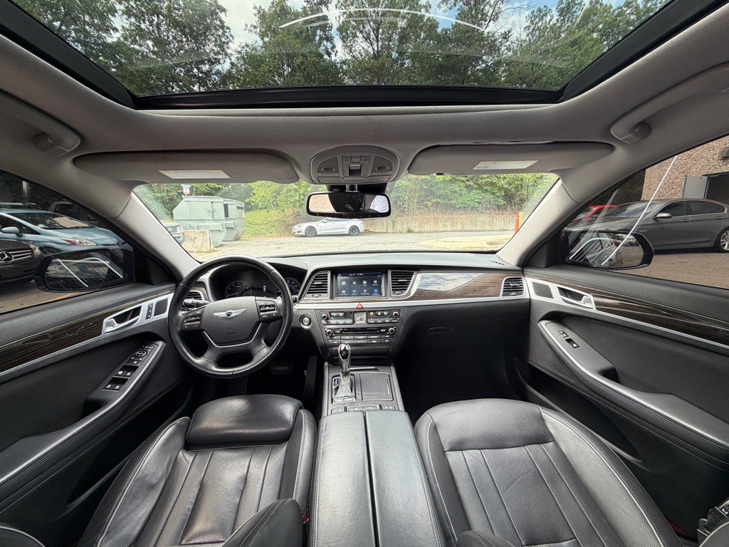 2015 Hyundai Genesis Image 16