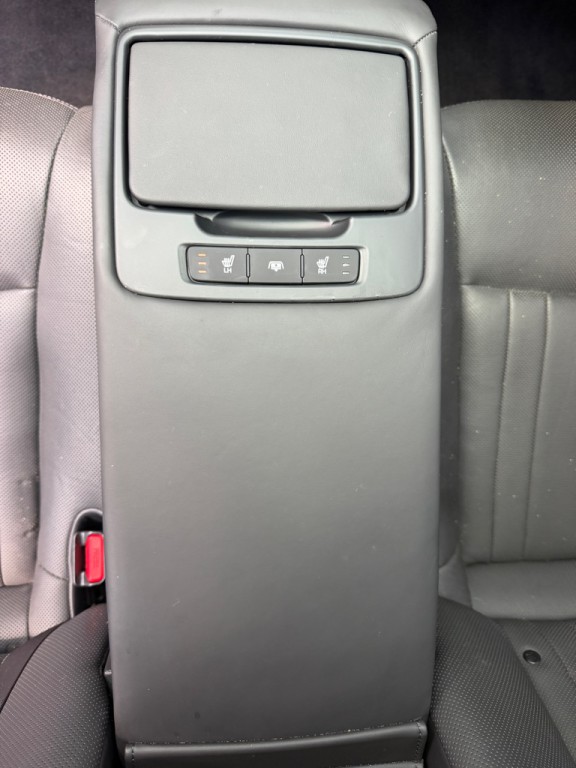 2015 Hyundai Genesis Image 18