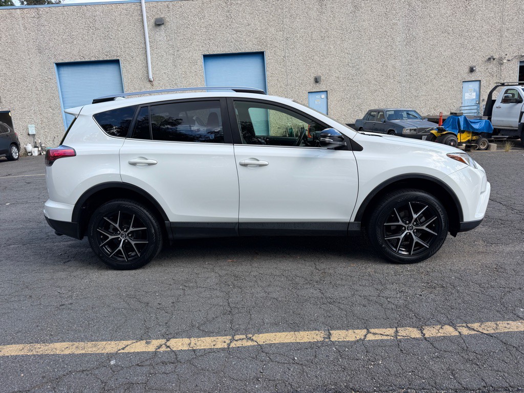 2017 Toyota Rav4 Image 4