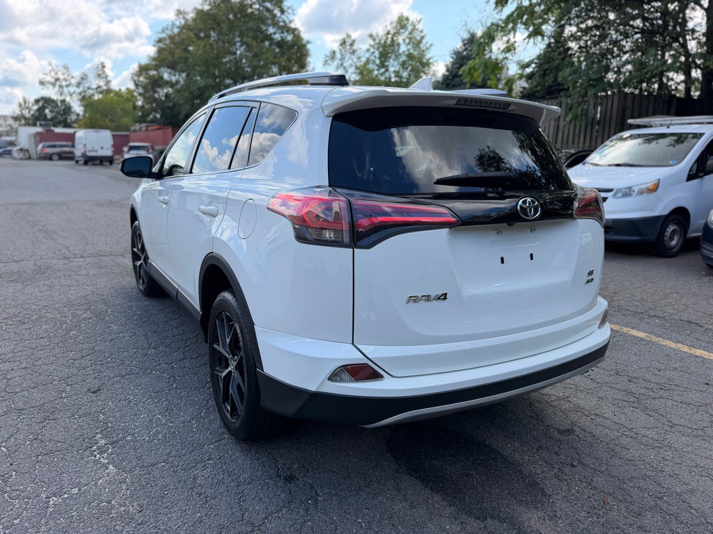 2017 Toyota Rav4 Image 6