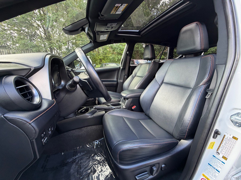 2017 Toyota Rav4 Image 9