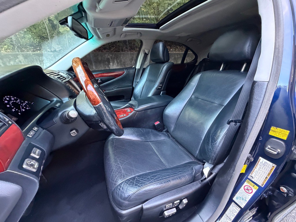 2012 Lexus LS 460 Image 8