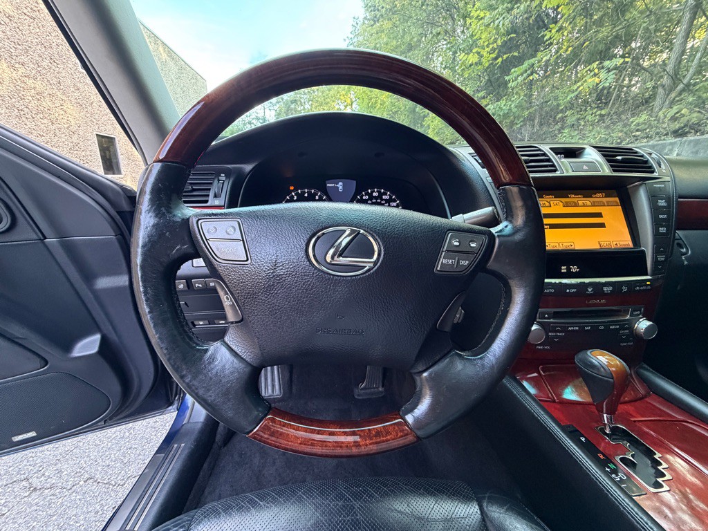 2012 Lexus LS 460 Image 9