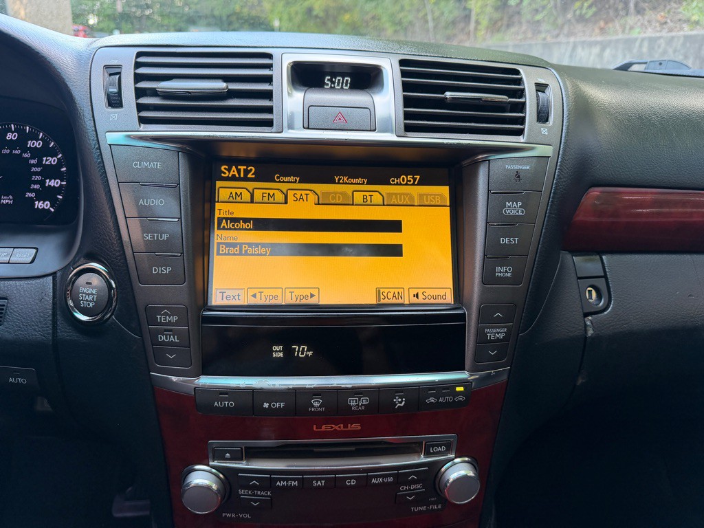 2012 Lexus LS 460 Image 12