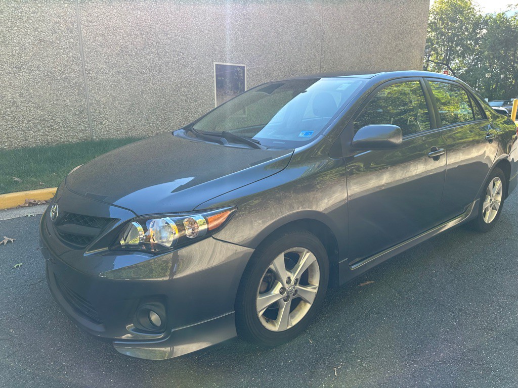 2013 Toyota Corolla Image 1