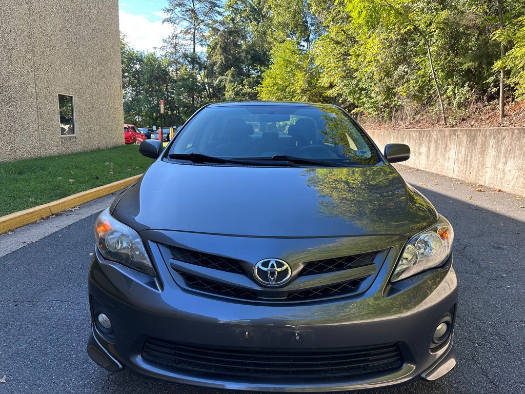 2013 Toyota Corolla Image 2