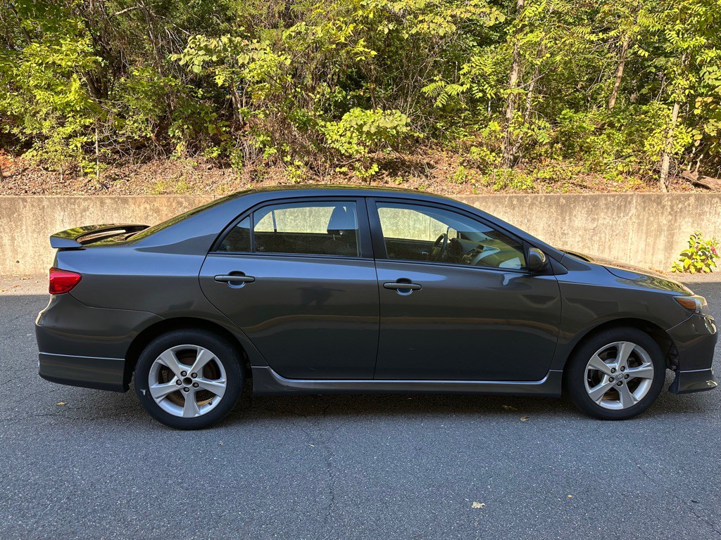 2013 Toyota Corolla Image 8