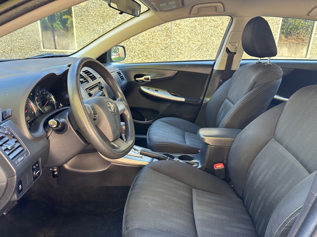 2013 Toyota Corolla Image 9