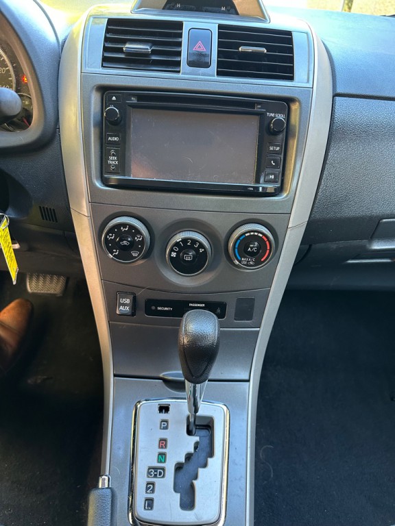 2013 Toyota Corolla Image 10