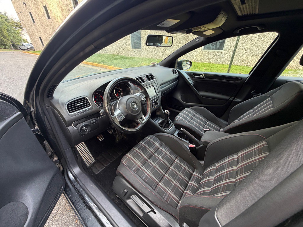 2012 Volkswagen GTI Image 8