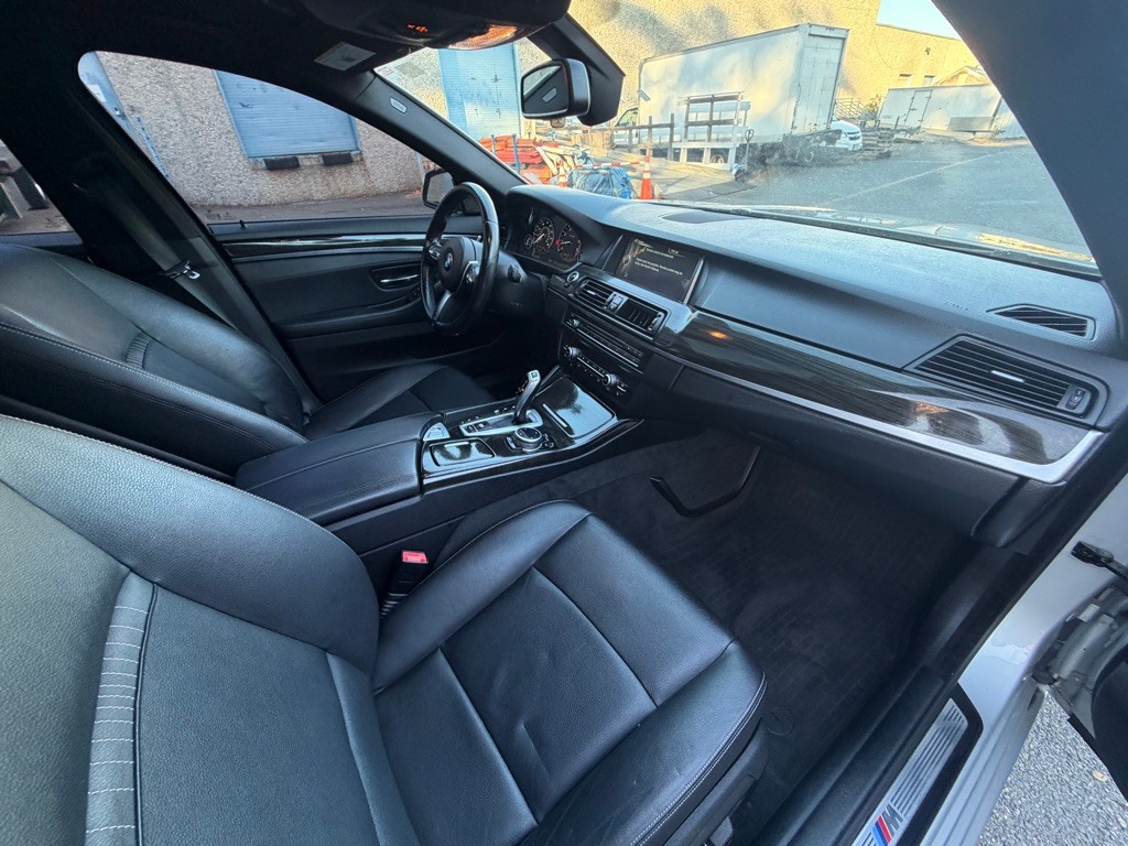 2014 BMW 5 Series Image 15