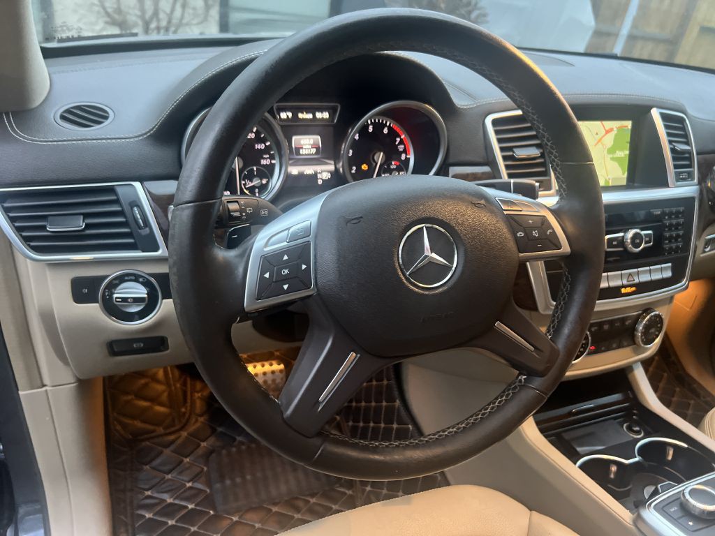 2013 Mercedes-Benz GL-Class Image 9