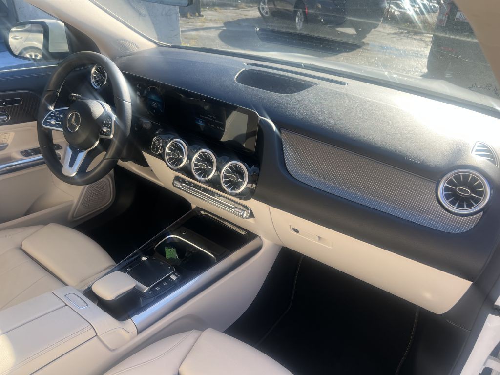 2022 Mercedes-Benz GLA-Class Image 21