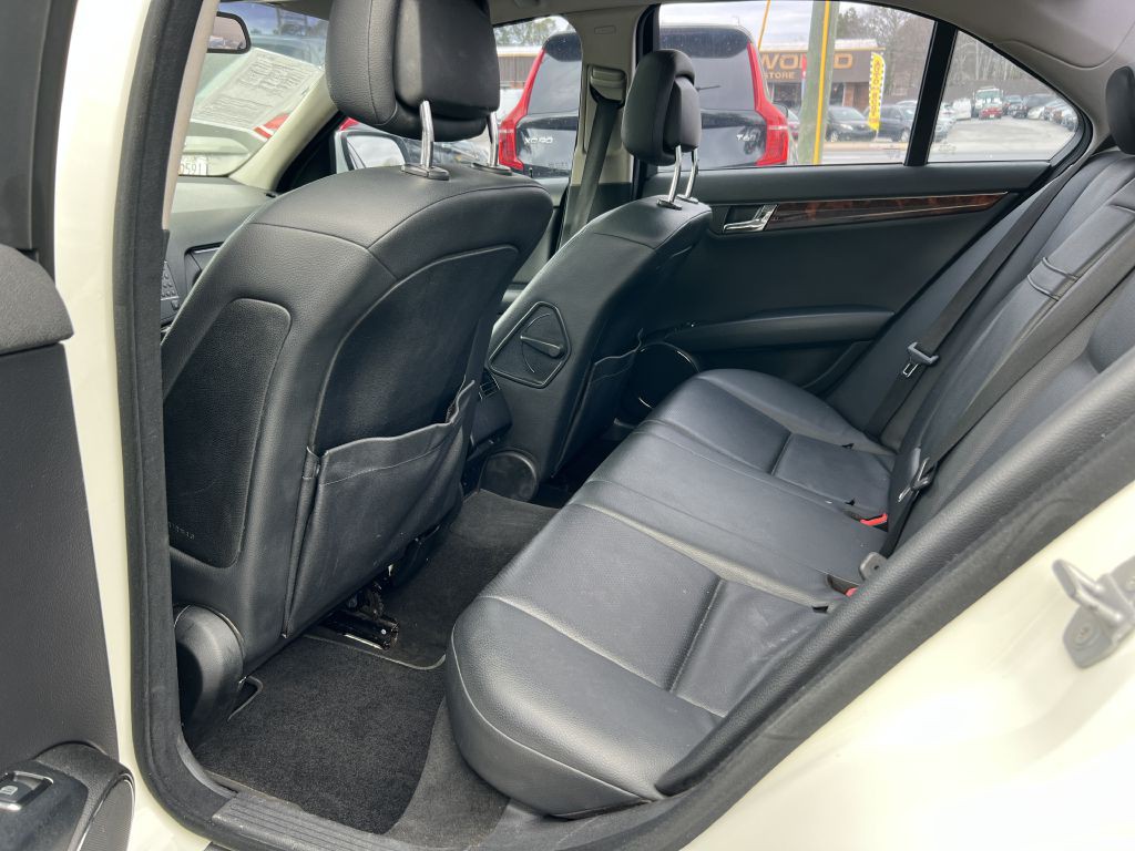 2010 Mercedes-Benz C-Class Image 12