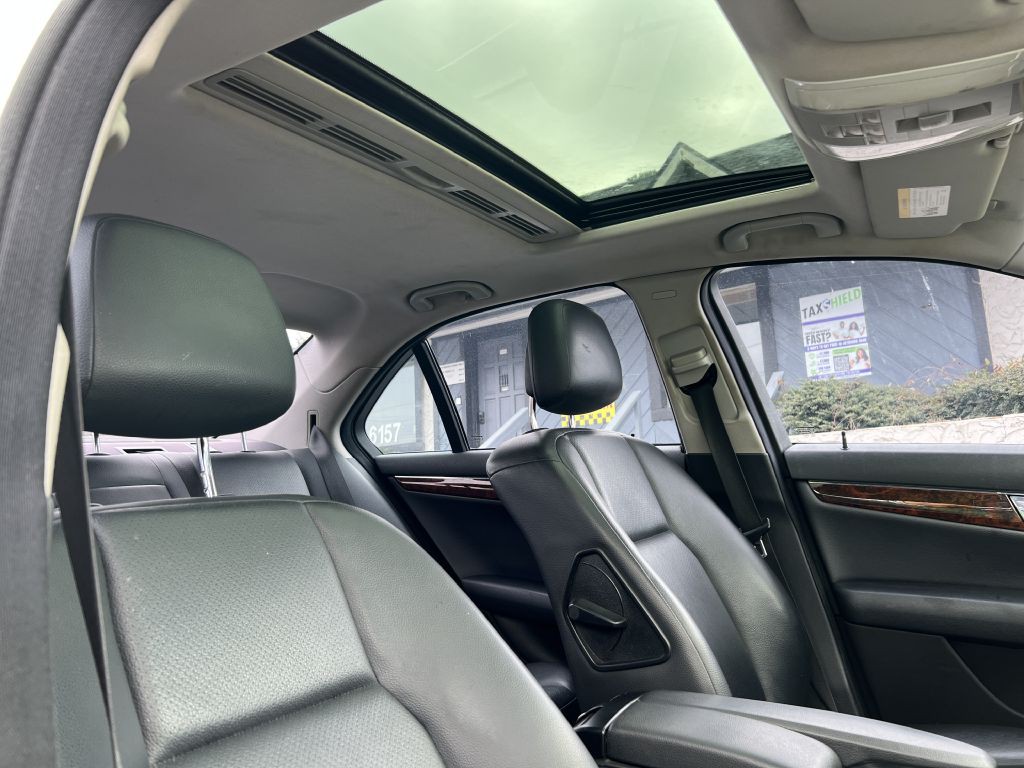 2010 Mercedes-Benz C-Class Image 18
