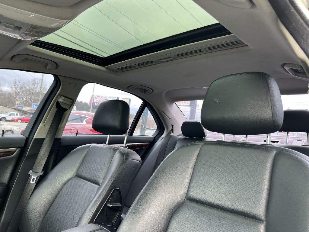 2010 Mercedes-Benz C-Class Image 11