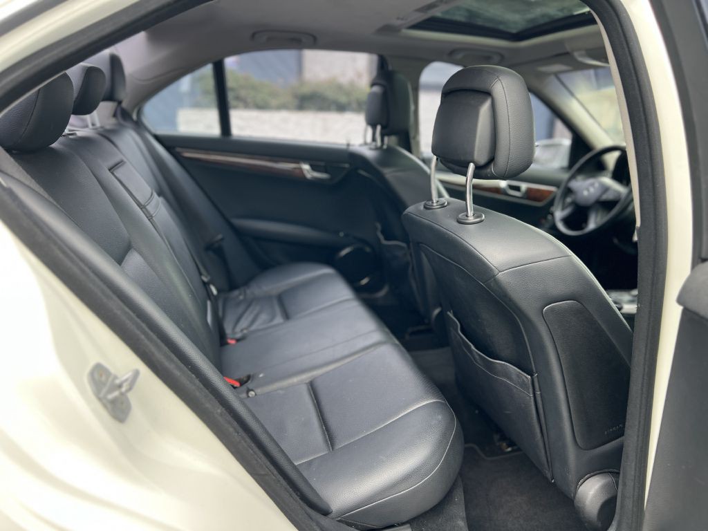 2010 Mercedes-Benz C-Class Image 14