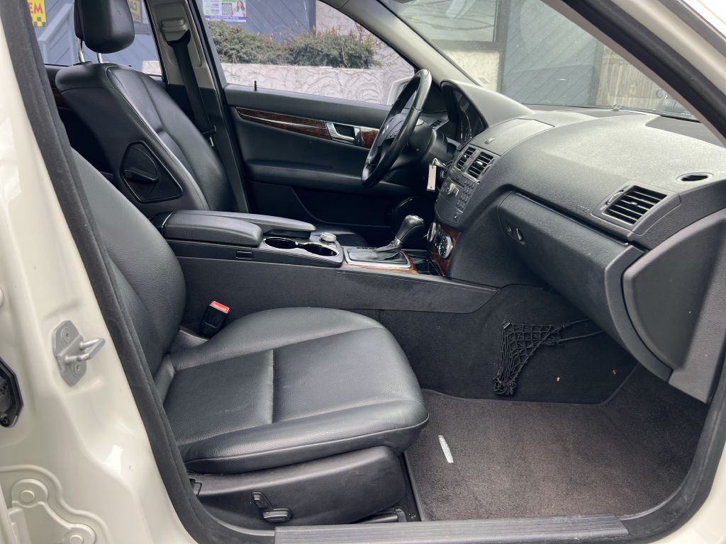 2010 Mercedes-Benz C-Class Image 16