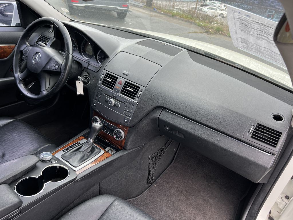 2010 Mercedes-Benz C-Class Image 17