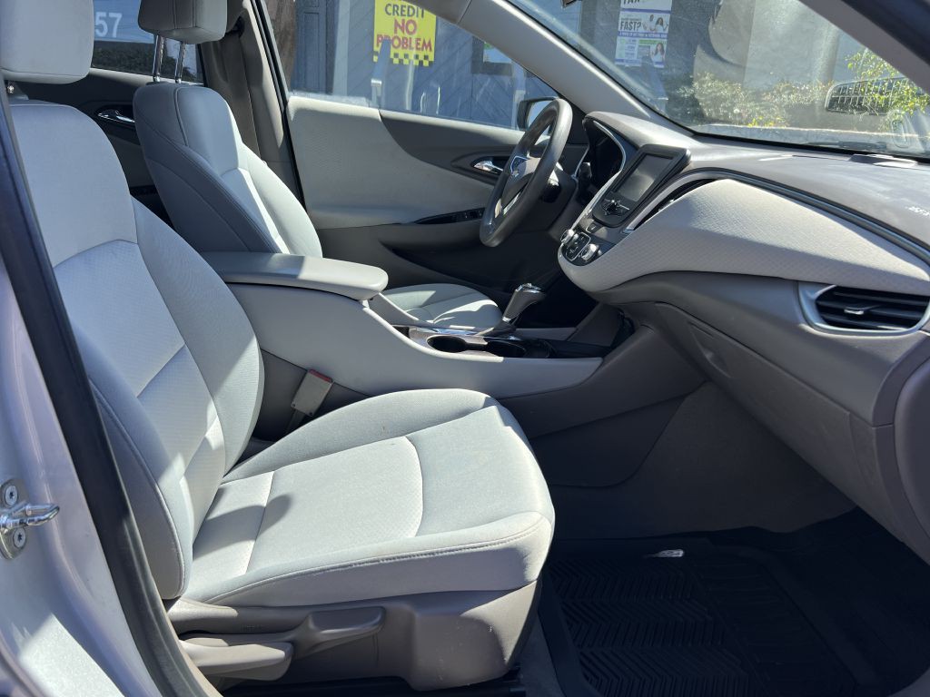 2018 Chevrolet Malibu Image 17