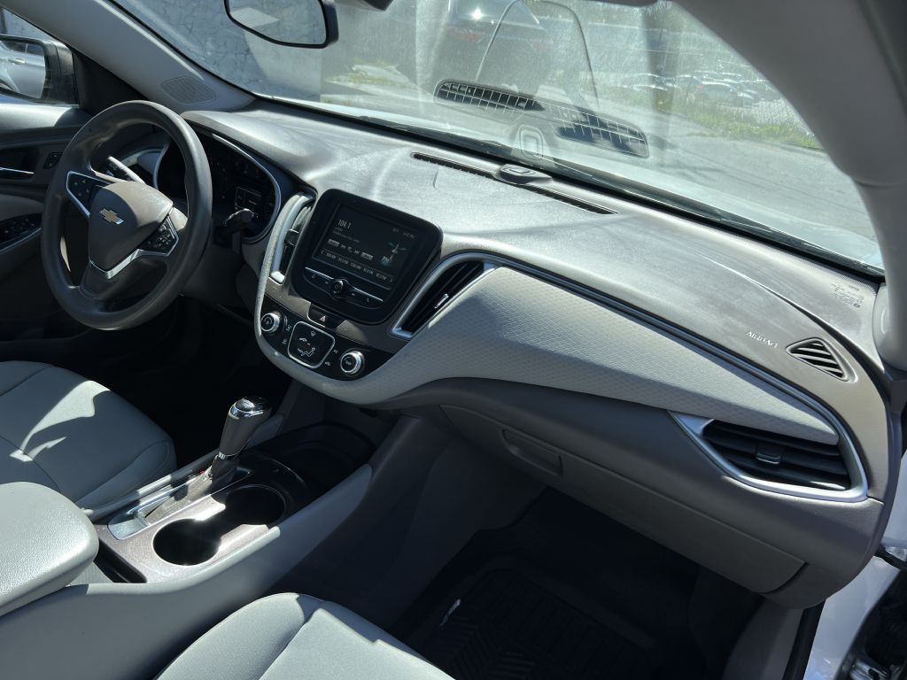 2018 Chevrolet Malibu Image 18