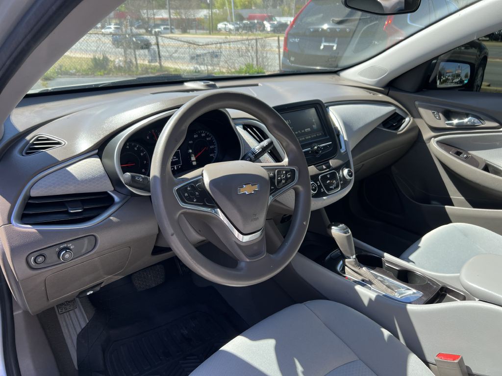 2018 Chevrolet Malibu Image 12