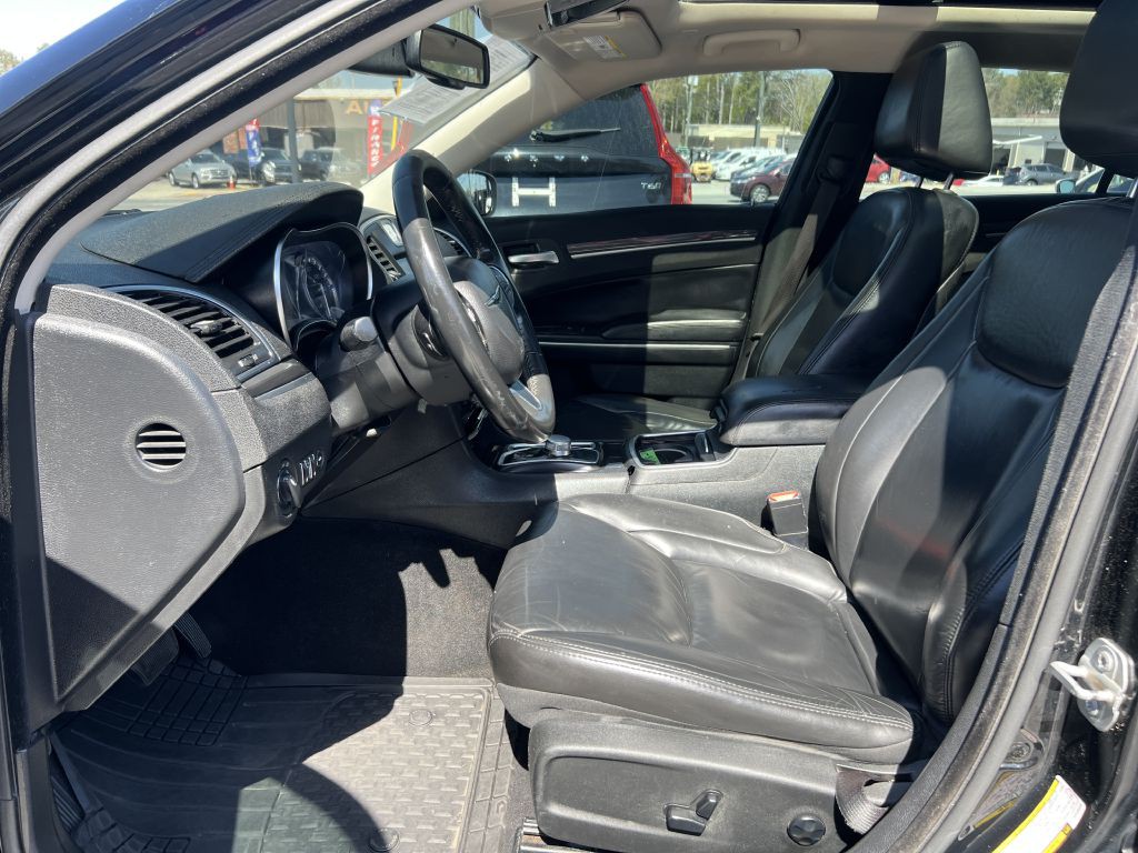 2020 Chrysler 300 Image 8