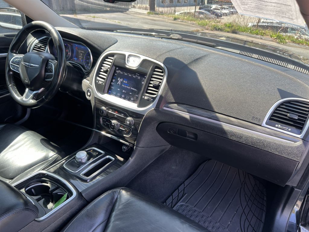 2020 Chrysler 300 Image 16