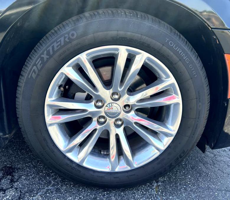 2020 Chrysler 300 Image 19
