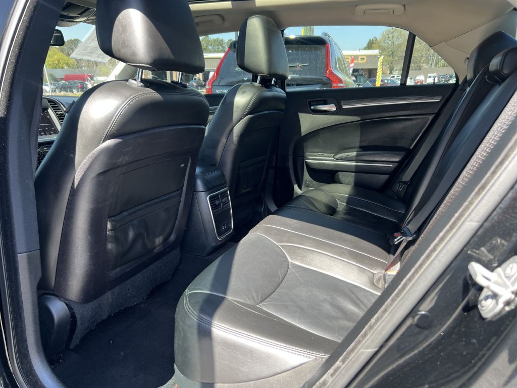 2020 Chrysler 300 Image 12