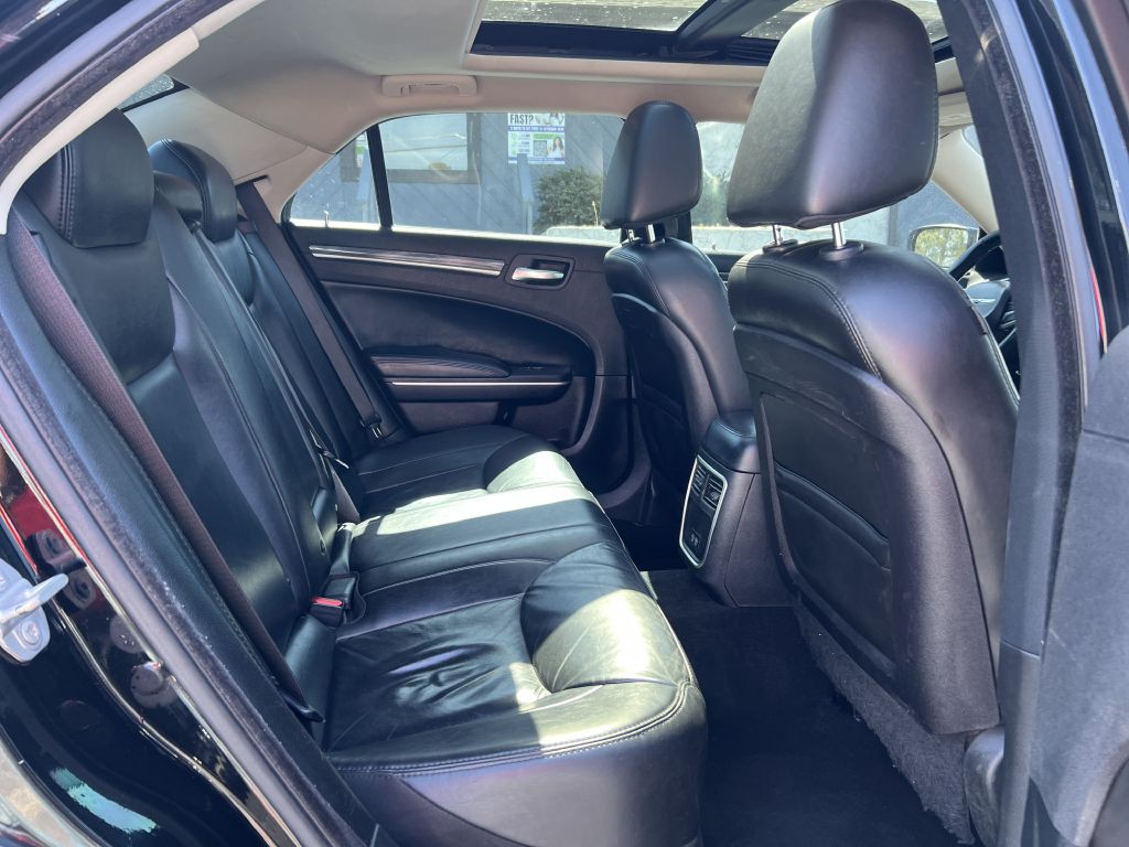 2020 Chrysler 300 Image 13