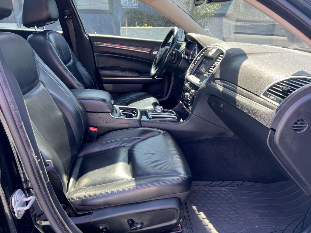 2020 Chrysler 300 Image 16