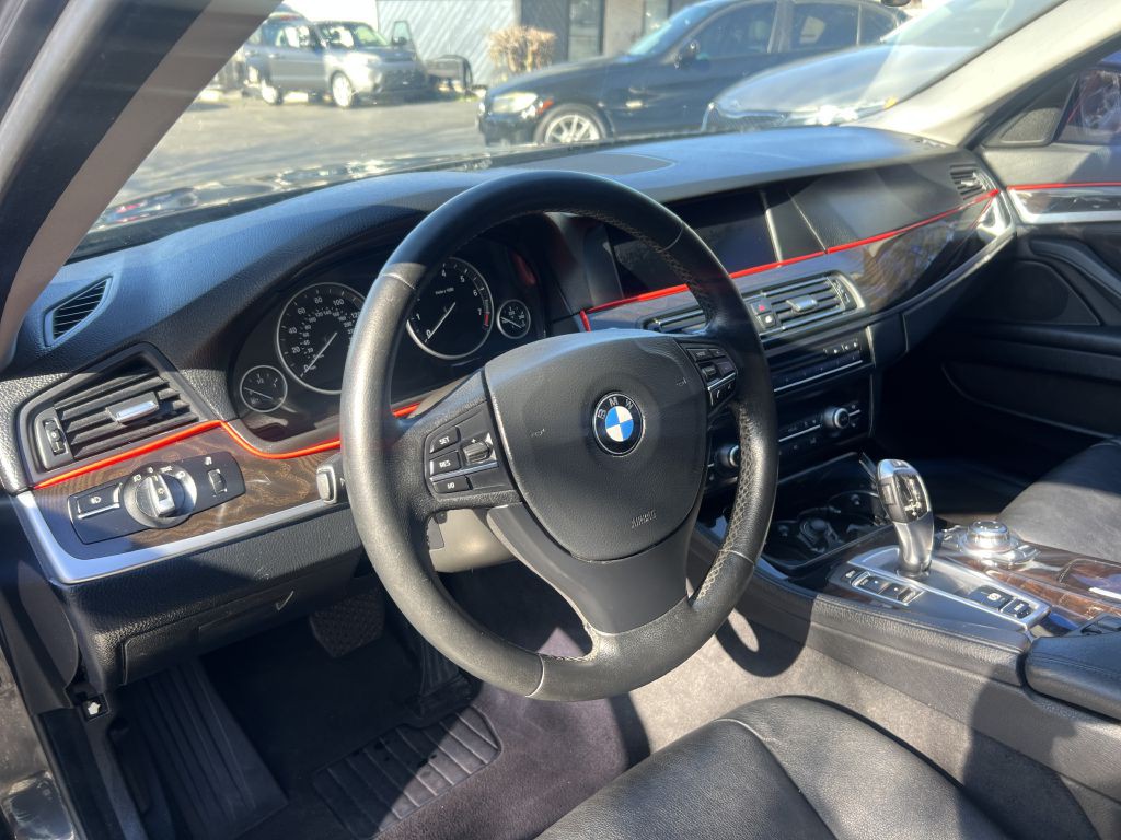 2013 BMW 5 Series Image 9