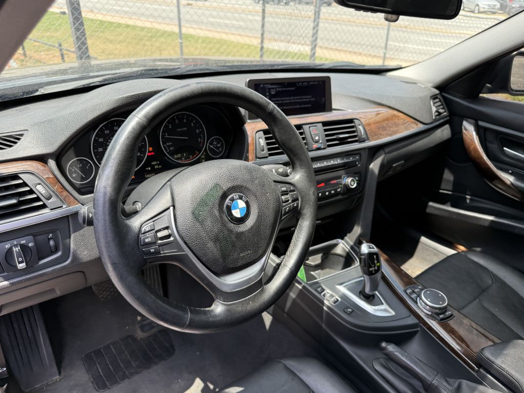 2015 BMW 3 Series Image 9
