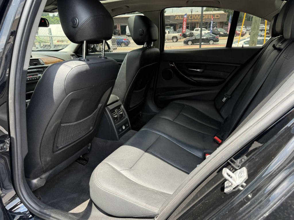 2015 BMW 3 Series Image 11