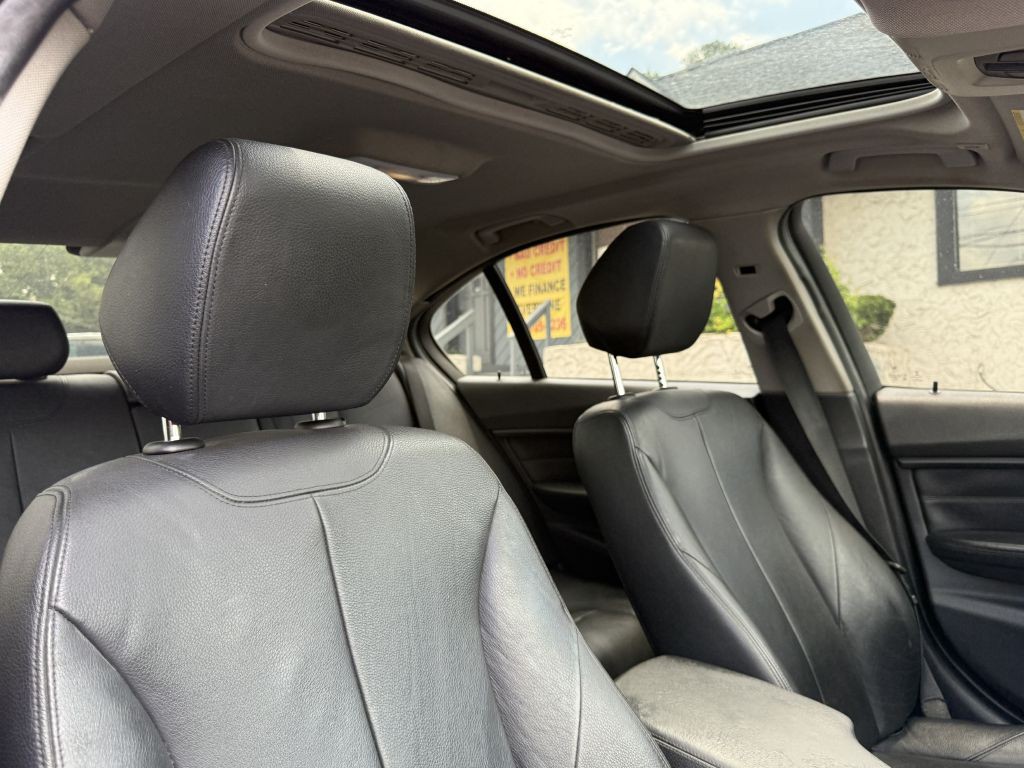 2015 BMW 3 Series Image 17
