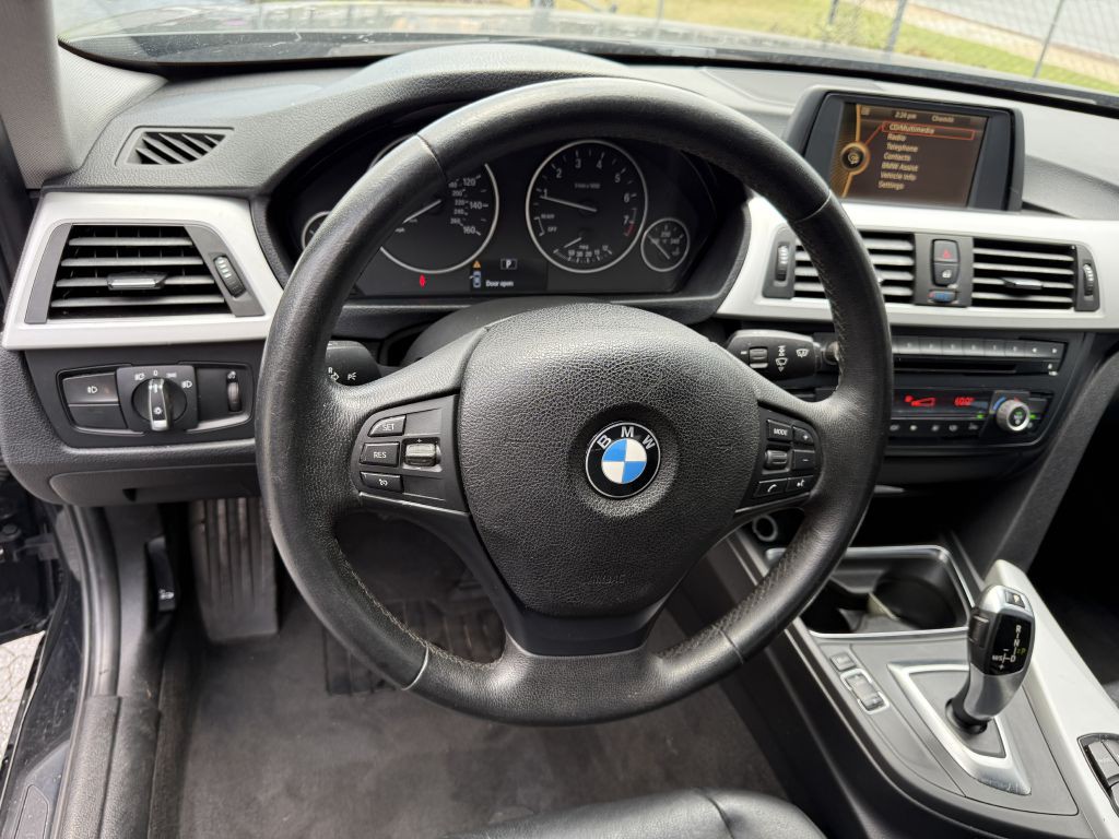 2012 BMW 3 Series Image 8