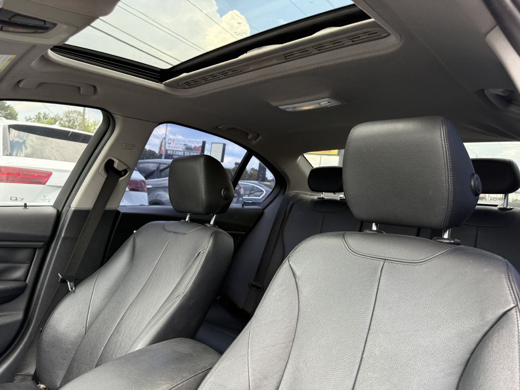 2012 BMW 3 Series Image 10