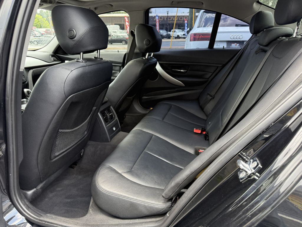 2012 BMW 3 Series Image 11