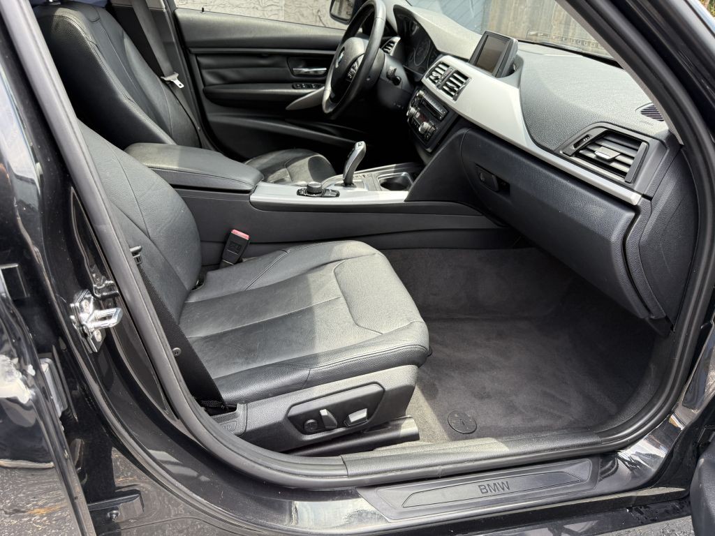 2012 BMW 3 Series Image 14